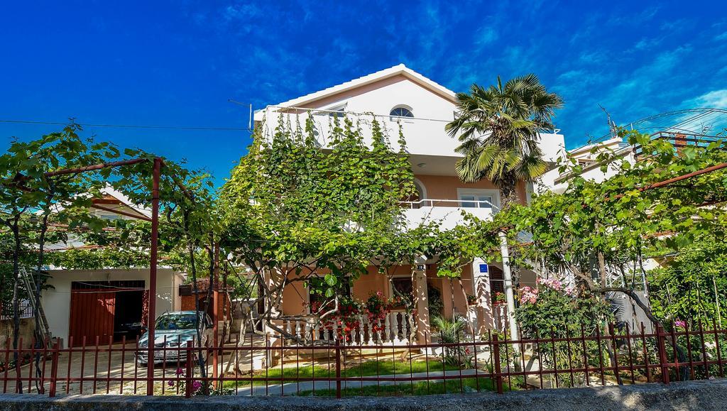 Apartments Mate Туран Екстериор снимка