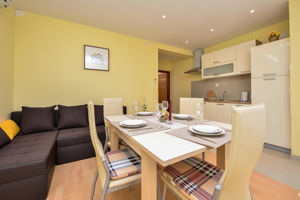 Apartments Mate Туран Екстериор снимка
