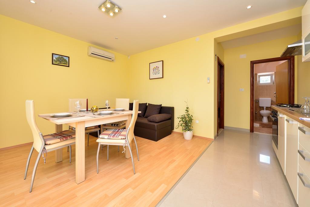 Apartments Mate Туран Екстериор снимка