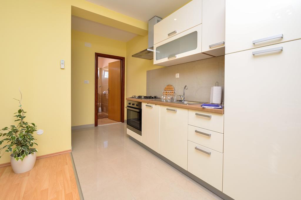 Apartments Mate Туран Екстериор снимка