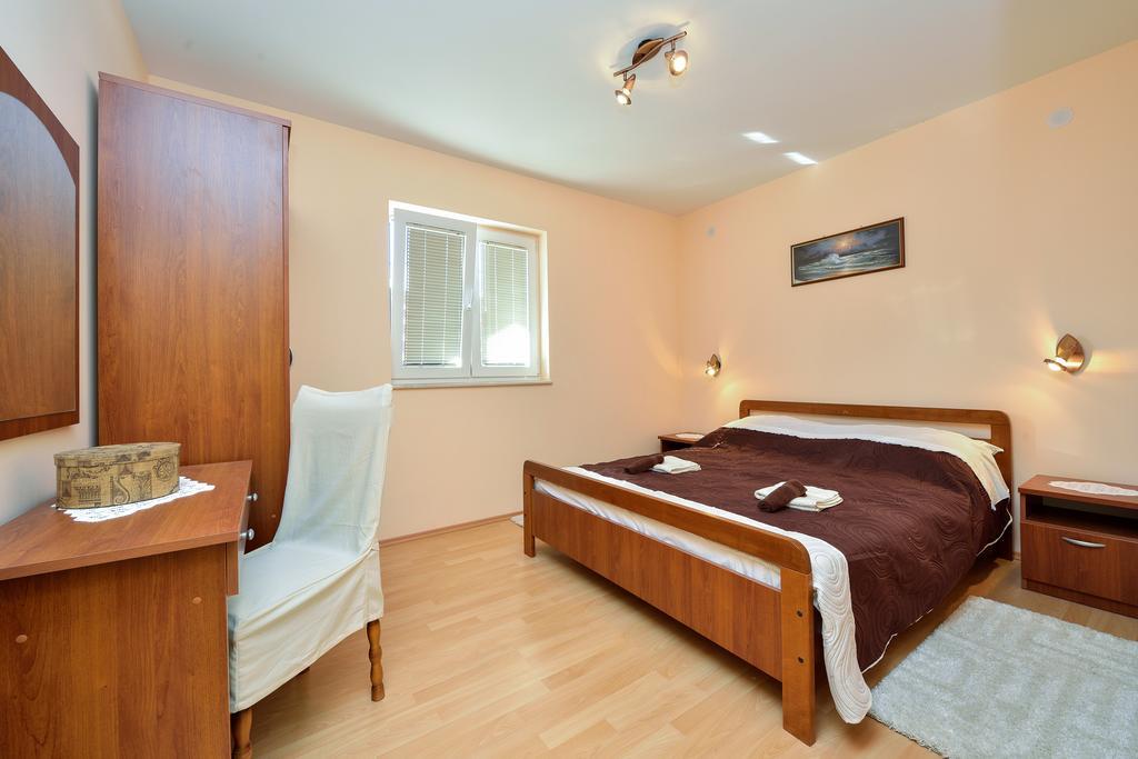Apartments Mate Туран Екстериор снимка