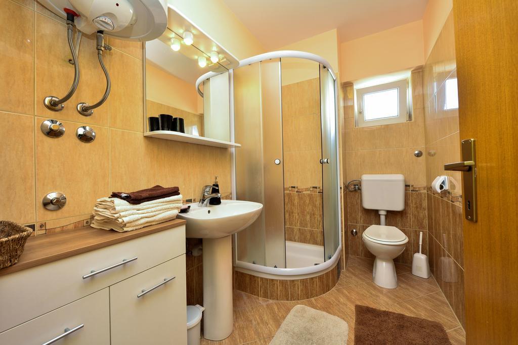 Apartments Mate Туран Екстериор снимка