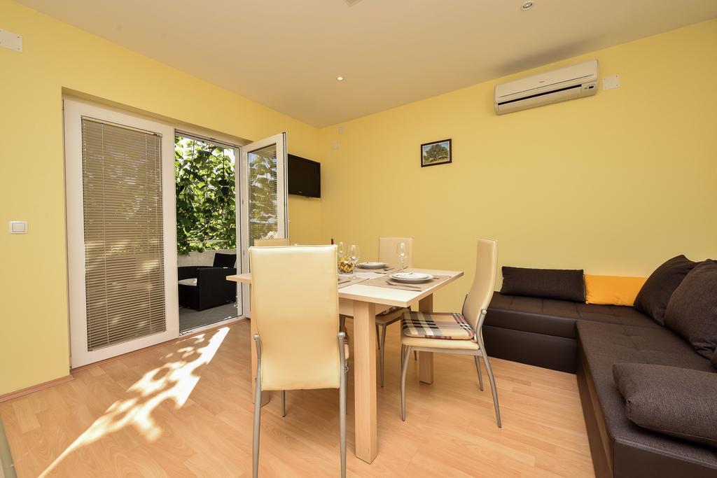 Apartments Mate Туран Екстериор снимка