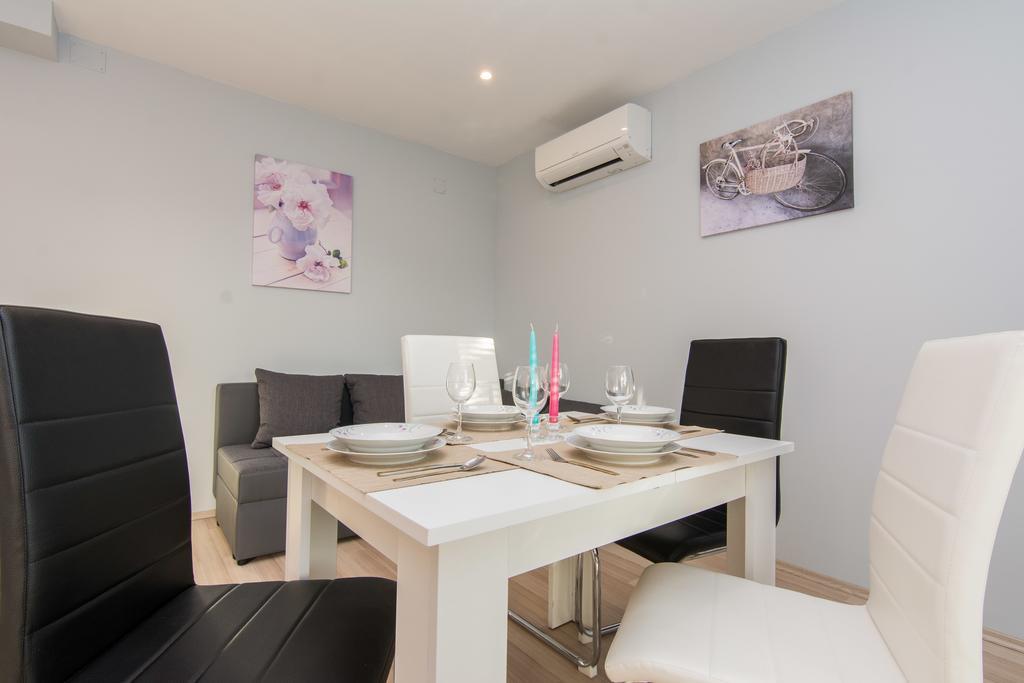 Apartments Mate Туран Екстериор снимка