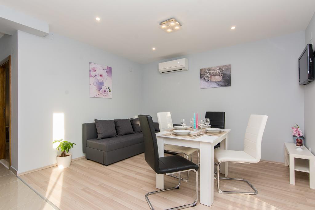 Apartments Mate Туран Екстериор снимка